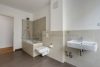 Zukunftssicher investieren: Familienwohnung mit Potenzial in Berlin - Friedrichshain - Badezimmer mit Wanne