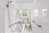 Alt-Mariendorf: Frisch renoviertes 1‑Zimmer‑Apartment mit SW‑Balkon und Blick ins Grüne - Bad mit Wanne