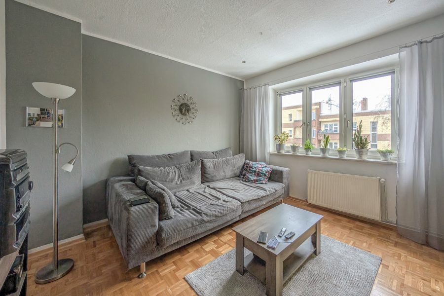 Charmante 2,5-Zimmer-Wohnung mit Balkon in ruhiger Lage von Berlin-Britz, 12347 Berlin, Etagenwohnung
